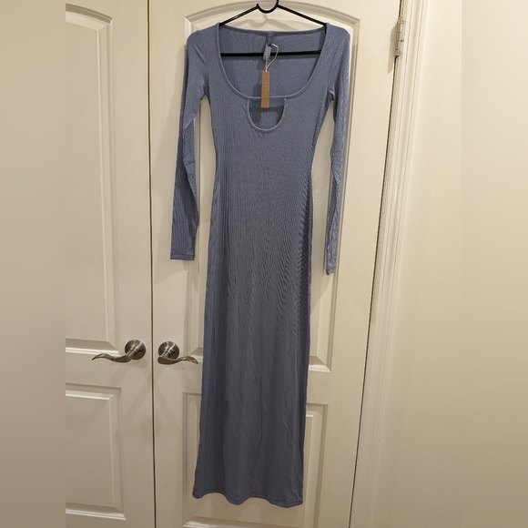 2. NWT SKIMS SOFT LOUNGE LONG SLEEVE KEYHOLE DRESS IN SLATE - Picture 5 of 7